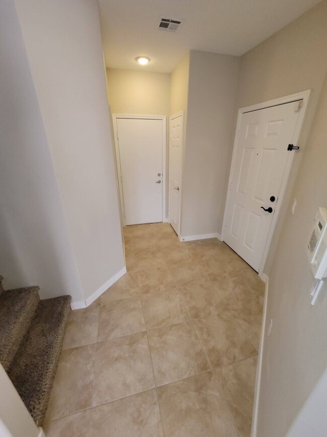 Building Photo - Immaculate 3 Bedroom Home in a Gated Commu...