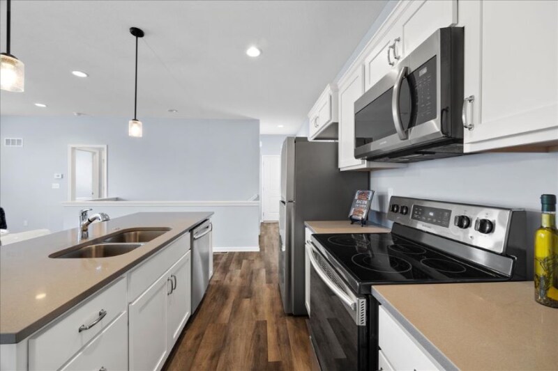 Building Photo - 7400 Isabel Ct