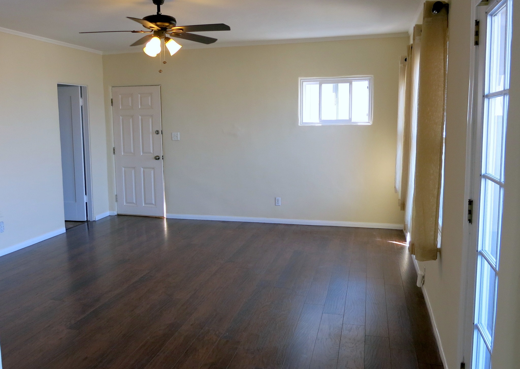 Living room-lots of light. - 3607 Crest Dr