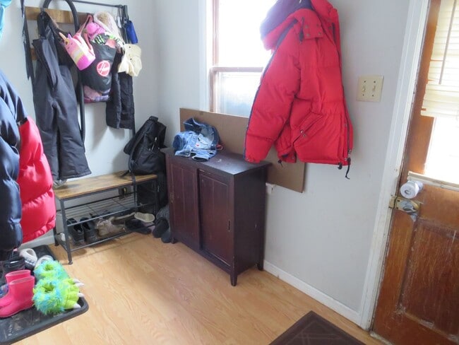 Building Photo - 105 N State St