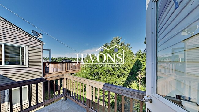 Building Photo - Beautiful two-story home in a walkable area near dining, shopping, entertainment and schools!