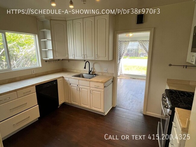 Building Photo - 1605 Elmwood Ave