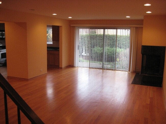 Building Photo - 1723 Wildberry Dr