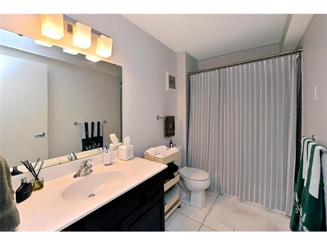 Building Photo - 48 Groveland Terrace