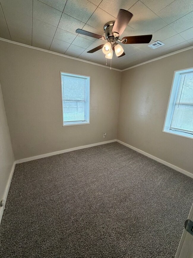 Building Photo - 3 Bedroom 1 Bath Home For Rent