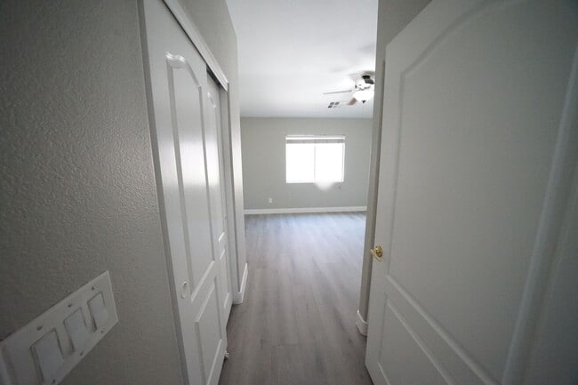 Building Photo - SHOWINGS AVAILABLE NOW