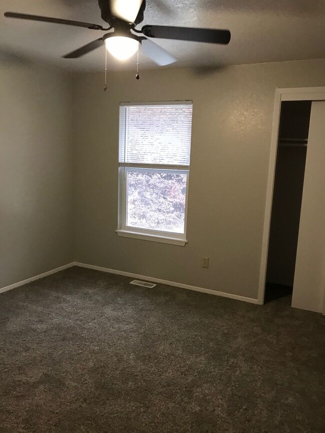 Building Photo - Updated 2 BR / 1.5 BA End Unit – Private Yard & Fresh Interior!
