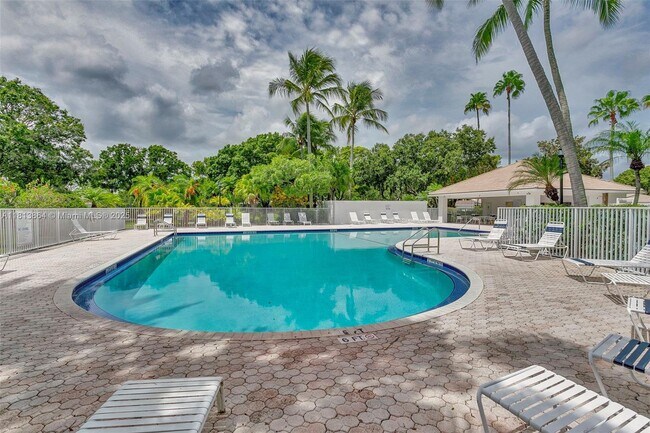 Building Photo - 2904 Pin Oak Ct