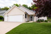 Building Photo - Beautifully Updated SW 4BR with Private Backyard