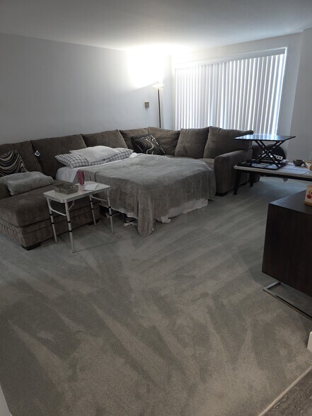 sleeper, opened - 10201 Grosvenor Plz