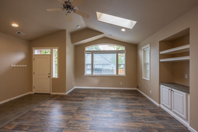 Building Photo - One Level Ranch Home - Three Bedrooms with Central Air / No HOA