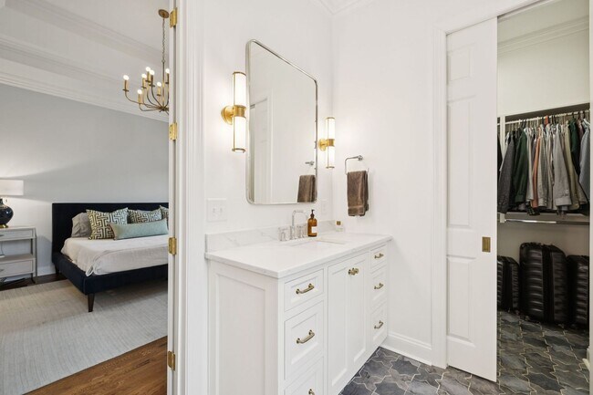 Building Photo - Luxury Executive Rental in Highlands of La...