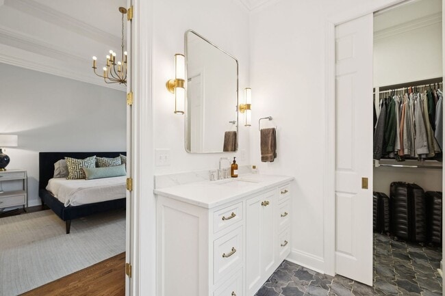 Building Photo - Luxury Executive Rental in Highlands of Ladd Park