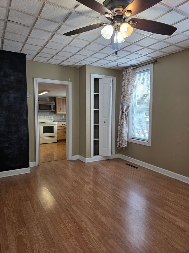 Building Photo - Spacious Home Across from University of Findlay