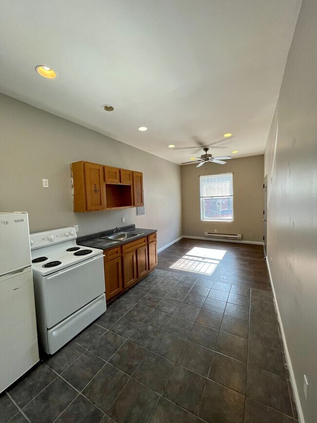 Building Photo - 2131 E Tioga St