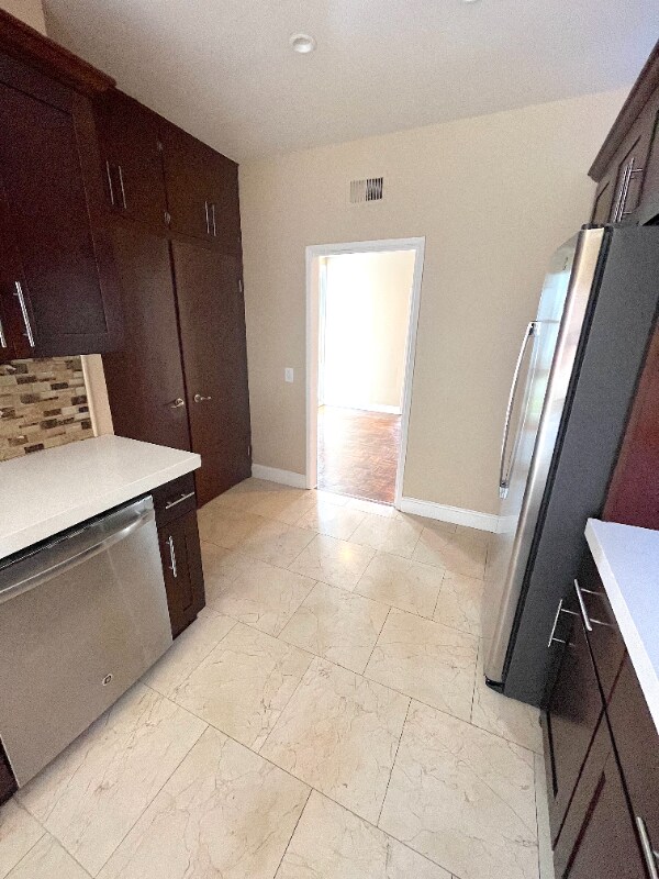 Building Photo - 1220 N Coast Hwy