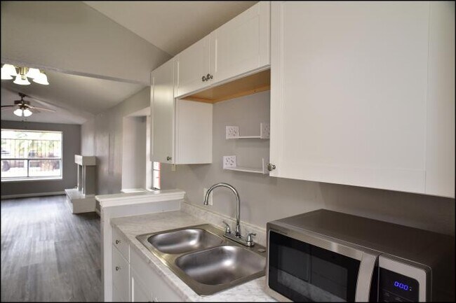 Building Photo - 2 bedroom in El Paso TX 79907