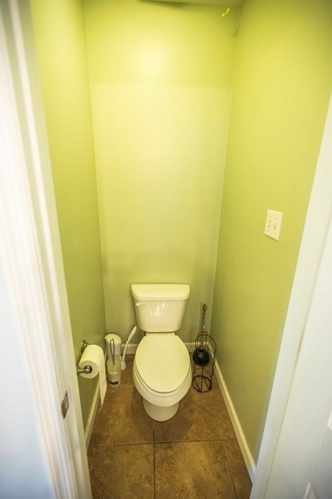 Building Photo - Charming Brick Home with Open Floor Plan & Great Outdoor Space in North Valdosta