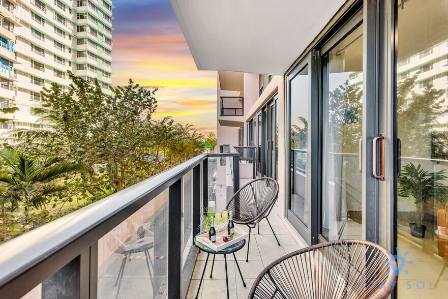 Building Photo - 5225 Collins Ave