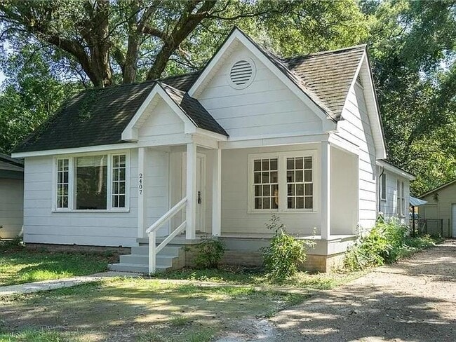 Building Photo - 2407 Juanita St