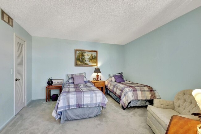 Building Photo - 2800 N Ocean Dr