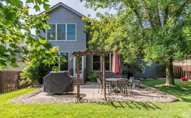 Building Photo - Stunning 4 Bedroom Elkhorn Home!!