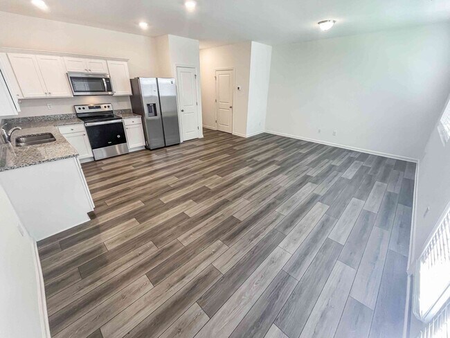Building Photo - Cartersville Townhome - 3BR/2.5BA