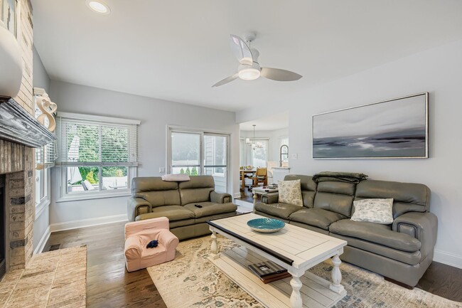 Building Photo - 53 Falcon Pl