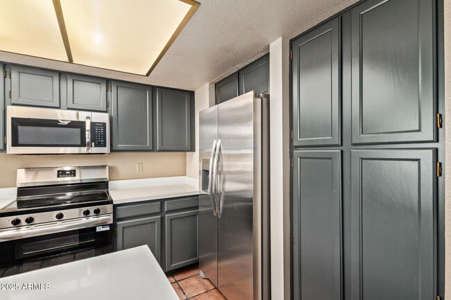 Building Photo - 609 E Mesquite Cir