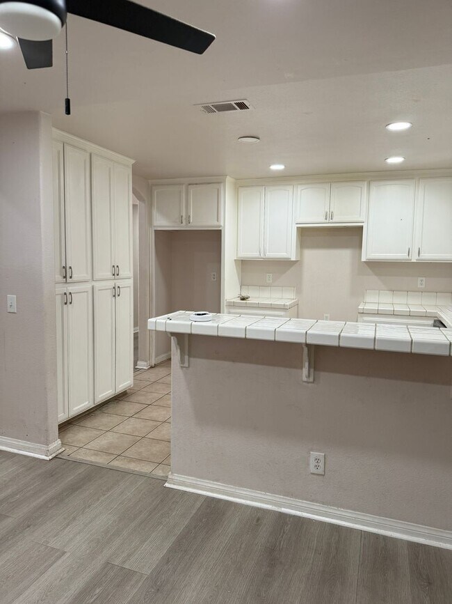 Building Photo - Charming 3-Bedroom Home with Spacious Yard
