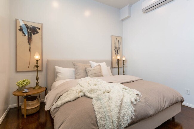 Building Photo - 900 N Hoover St