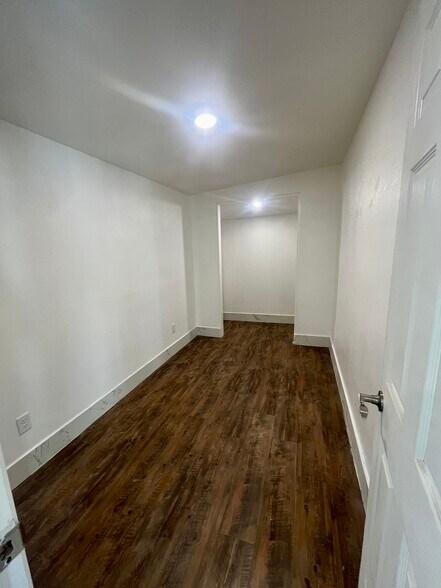 Building Photo - 370 Bridgevale Rd