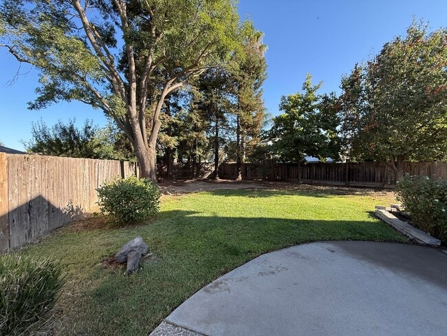 Building Photo - 4-bedroom plus a loft on a court in Escalon!