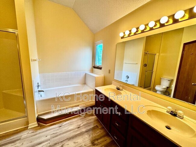 Building Photo - 1398 S Brentwood Dr