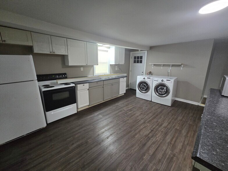 Kitchen - 311 Fountain St