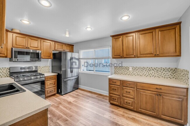 Building Photo - 9950 Topanga Canyon Blvd