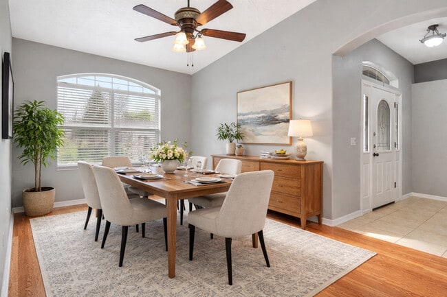 Building Photo - 11 Manderley Ln