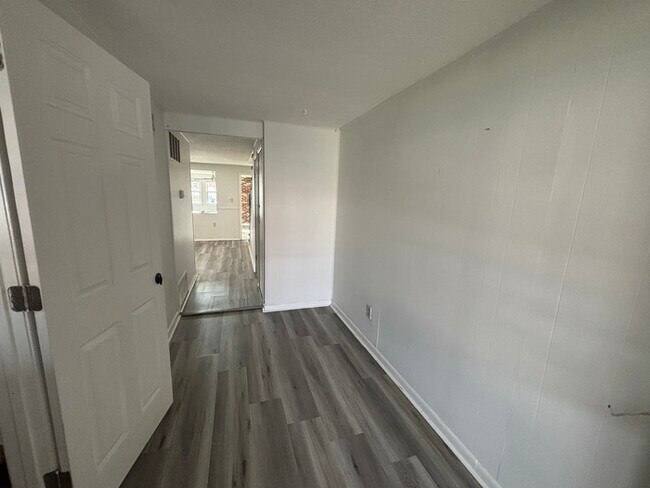 Building Photo - 4 bedroom townhouse Dundalk