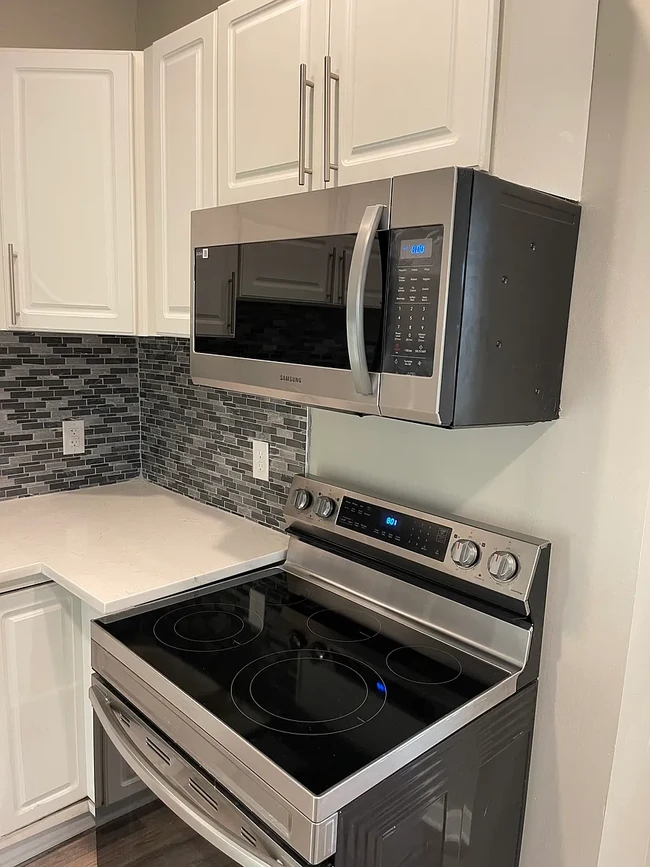 Samsung Stove/Airfryer - 2508 Guilford Ave