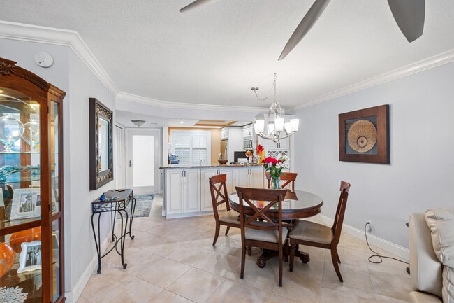 Building Photo - 910 Dogwood Dr