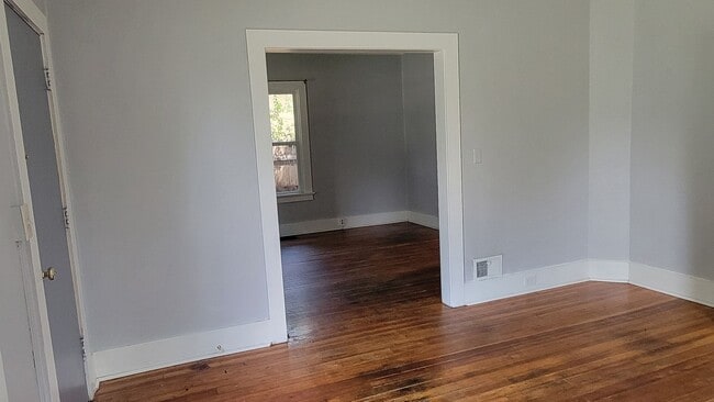 Building Photo - Ranch Style Home in Downtown! - MileStone RES