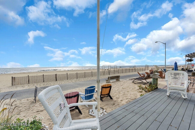 Building Photo - 173 Beach Front