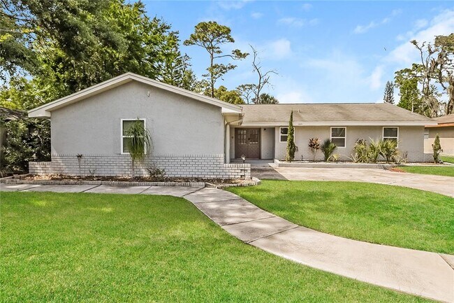 Primary Photo - 1005 Park Dr
