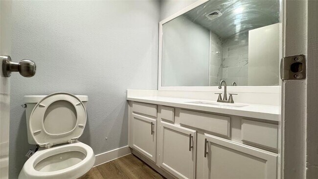 Building Photo - 415 Starborough Dr