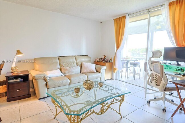 Building Photo - 2999 Point E Dr