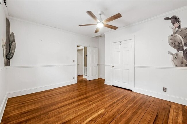 Building Photo - 976 Hall Pl NW