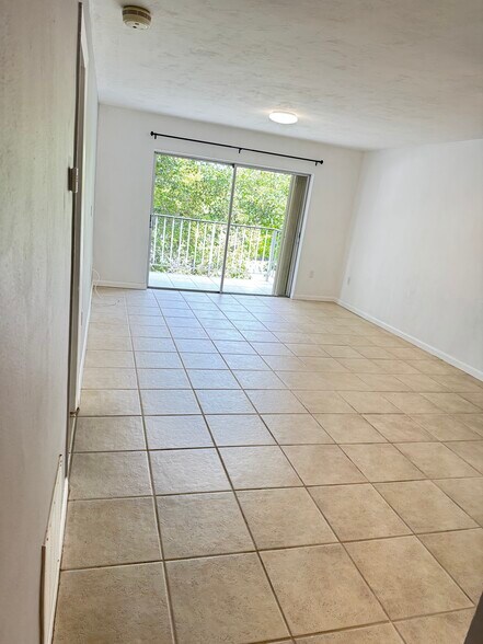 Building Photo - 9641 SW 77th Ave