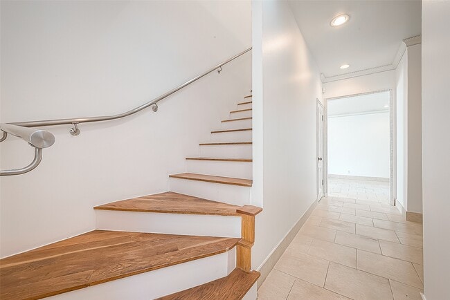 Building Photo - 161 Sage Rd