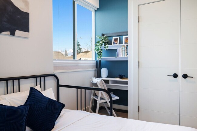 Building Photo - 4510 1st Ave NE