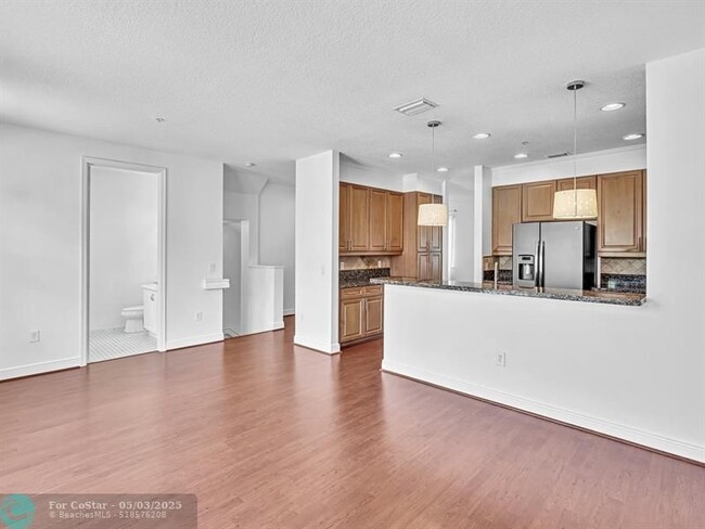 Building Photo - 563 NW 35th Pl